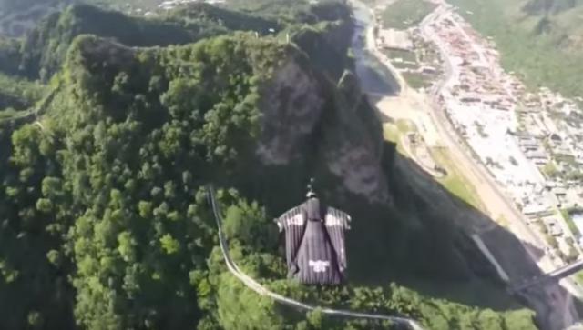 Čovek poput ptice leteo nad Kineskim zidom (VIDEO)